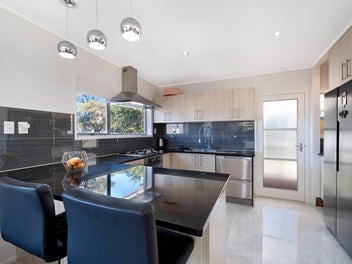 Fresh, Sunny & Ready to Move In