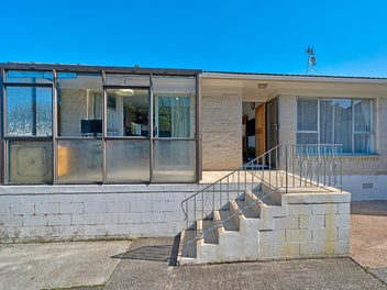 Fresh, Sunny & Ready to Move In