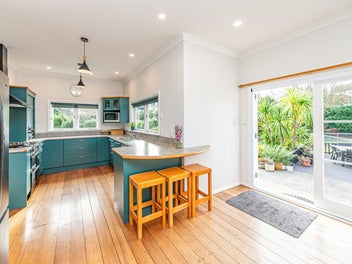 Private family living in prestigious St Johns Hill