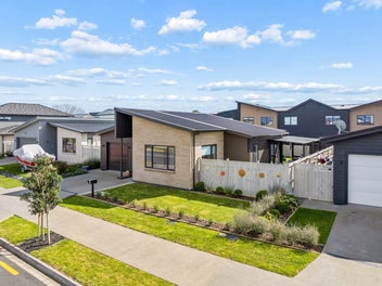 BETTER THAN NEW IN WAIATA SHORES!