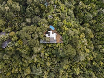 Expansive entertainers paradise