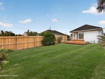 Freshly Renovated Coastal Gem!