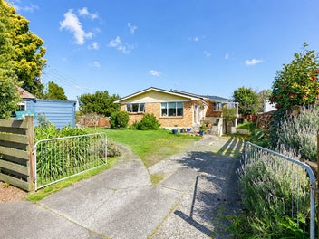 Big Basement, Bonus Cabin & Plenty of Potential