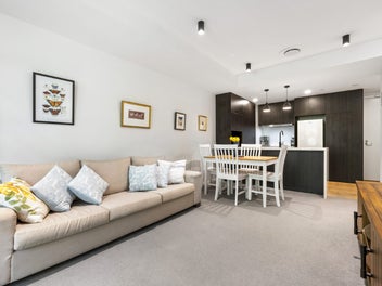 Quality Apartment - Unbeatable Location!