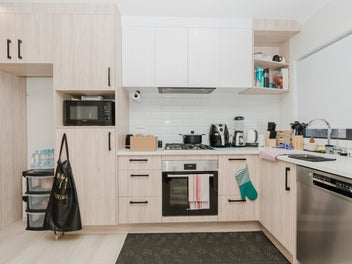 Simple Living, Great Location
