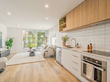 Effortless, Sun-Filled Living in Woburn