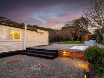 UPGRADED FAMILY LIVING, RARE FLAT BACKYARD