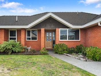 Reserve-Side Living with Lifestyle in Mind