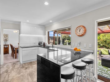 Stylish 4 bedroom Family Home in 'The Palms'