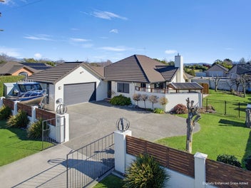 Unmatched in Renwick! Modern and Priced!