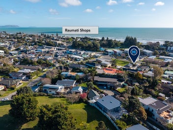 Prime Location @ Raumati Beach