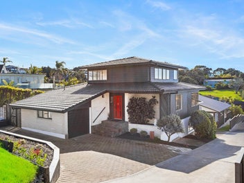 A coastal classic with exceptional sea views