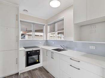 CUL DE SAC 2 BEDROOM + DOUBLE GARAGE + CARPORT!