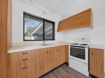 Sunny Easy Care Top Location