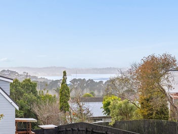Pet-Friendly Gem with Harbour Views!