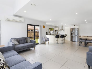 End of Grove Living - Popular Woodridge!