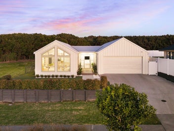 Uninterrupted Water Views. Sophisticated Living.