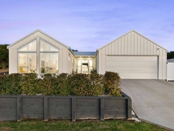 Uninterrupted Water Views. Sophisticated Living.