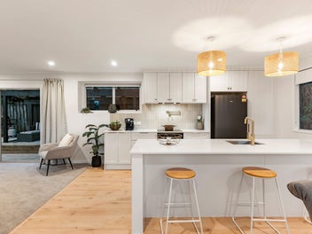 RENOVATED | 3 BED | 2 LIVING | DOUBLE GARAGE