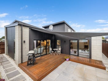 Sophisticated lock-and-leave living