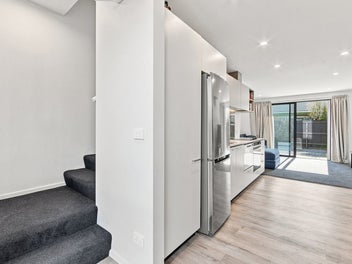 Stylish Townhouse Oasis at Addington