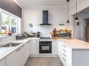 Cottage charm with modern convenience!