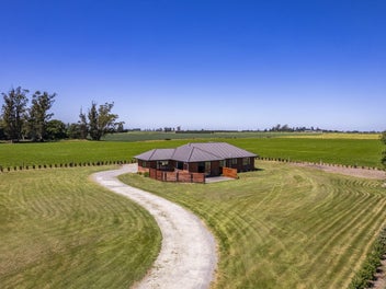 Auction Bound! Lifestyle, Location, Land