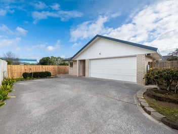 Freehold, Single-level, Brick & Tile in BDSC Zone