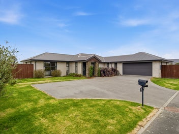 Spacious family living in sought after Levi Park