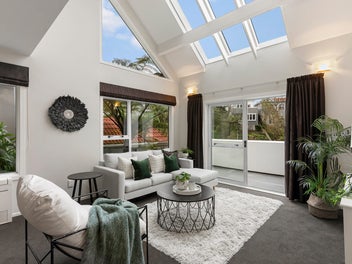 EXECUTIVE LIVING IN KELBURN...