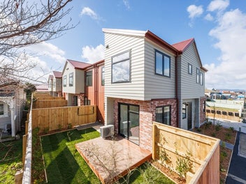 The Future of Urban Living - Six Townhouses