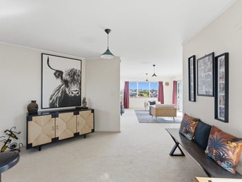Views, Versatility & Room to Live