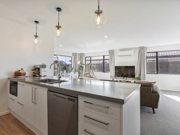 Modern Living in Ravenswood