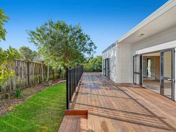 FREEHOLD I Serious Lifestyle Appeal!