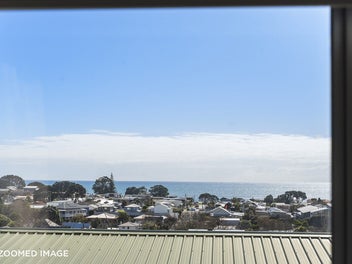 SEA VIEWS, SUNSHINE & SPACE TO SPARE