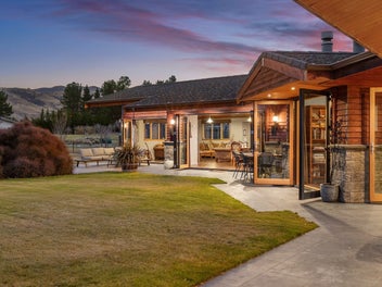 Two Homes, 1.95ha & Spectacular Bannockburn Views