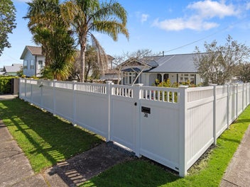An all-season oasis on Aramoana awaits