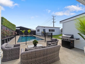 An all-season oasis on Aramoana awaits