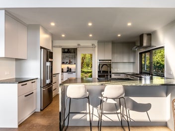 Home & Granny Flat With 2 Kitchens
