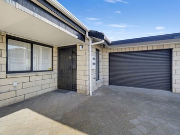 Easy-Care Townhouse, Walk to Town