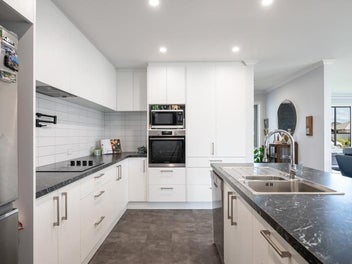 Spacious Family Living with a Garden Lover’s Dre