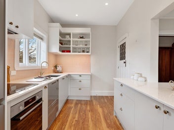 Character, convenience and 927sqm of potential