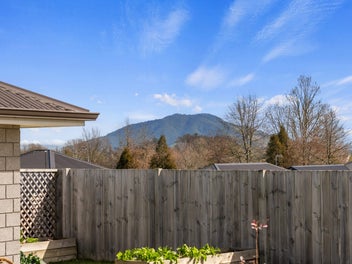 Views, Space, Privacy and Modern living!