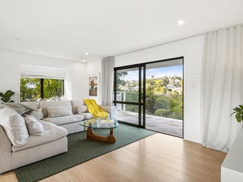 Beautifully Presented Coastal Living