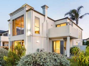COASTAL ELEGANCE. SERIOUSLY FOR SALE.