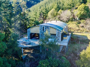 *Under Offer* Deadline Brought forward..