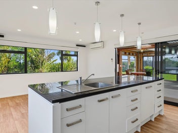 Waterfront lifestyle & opportunity