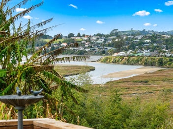 Hidden Gem With Estuary Views