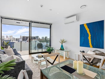 Penthouse Living with a Panoramic Cityscape Awaits