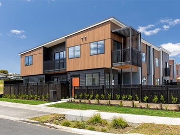 End-Townhouse Spacious Stunner